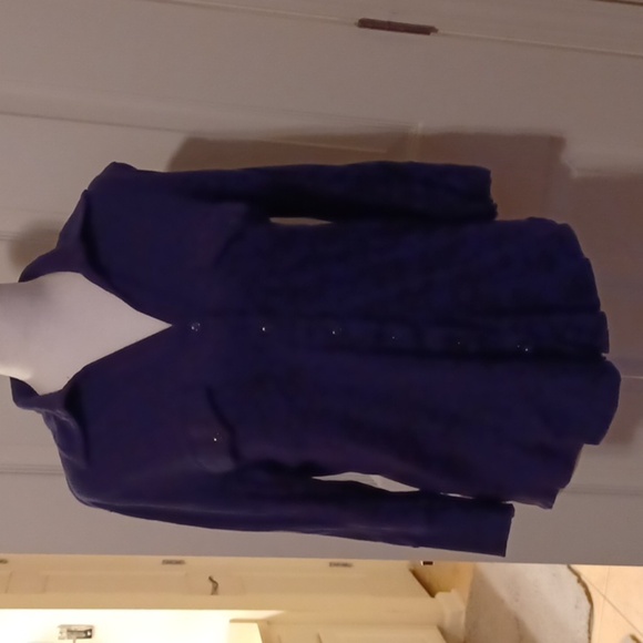 💙🌺Dark Blue Button Down Shirt - Picture 5 of 8